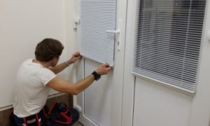 Установка рулонных жалюзи в Коммунаре